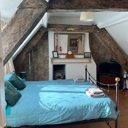 Bed & Breakfast Pie In The Sky