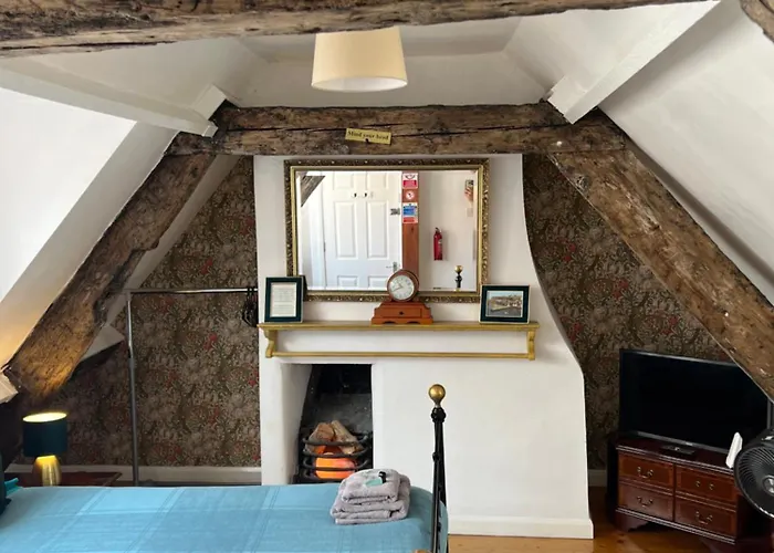 Bed & Breakfast Pie In The Sky *