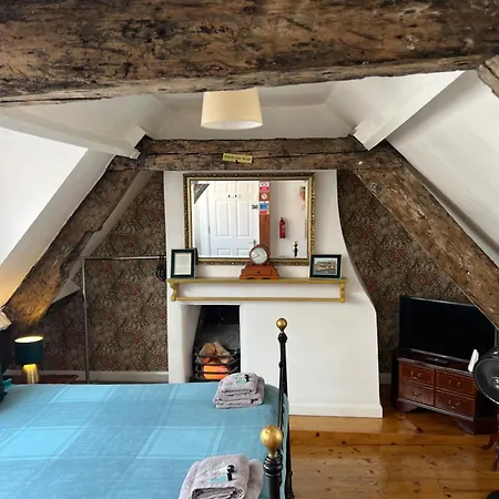 Bed & Breakfast Pie In The Sky *